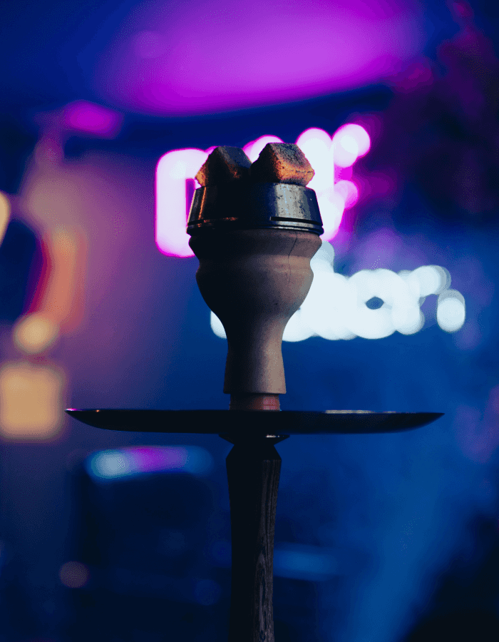 Кальян в кальянной. Заведение использует программу для автоматизации кальянной Restik.